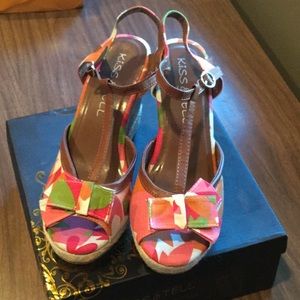 Kiss & Tell Wedges